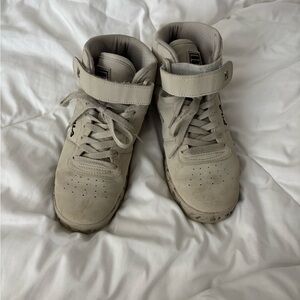 Fila Kids High-Top Sneakers in Light Gray and Off-White